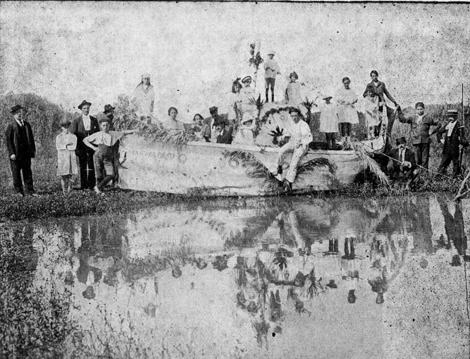 Recordamos hoy cómo fueron los pintorescos corsos de 1921 en el pueblo de Escobar