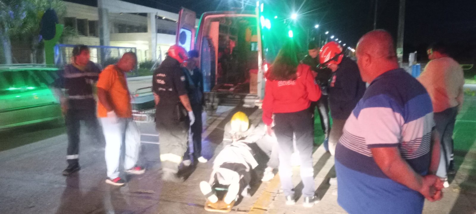 Colisión entre automóvil y motocicleta deja un herido en Matheu