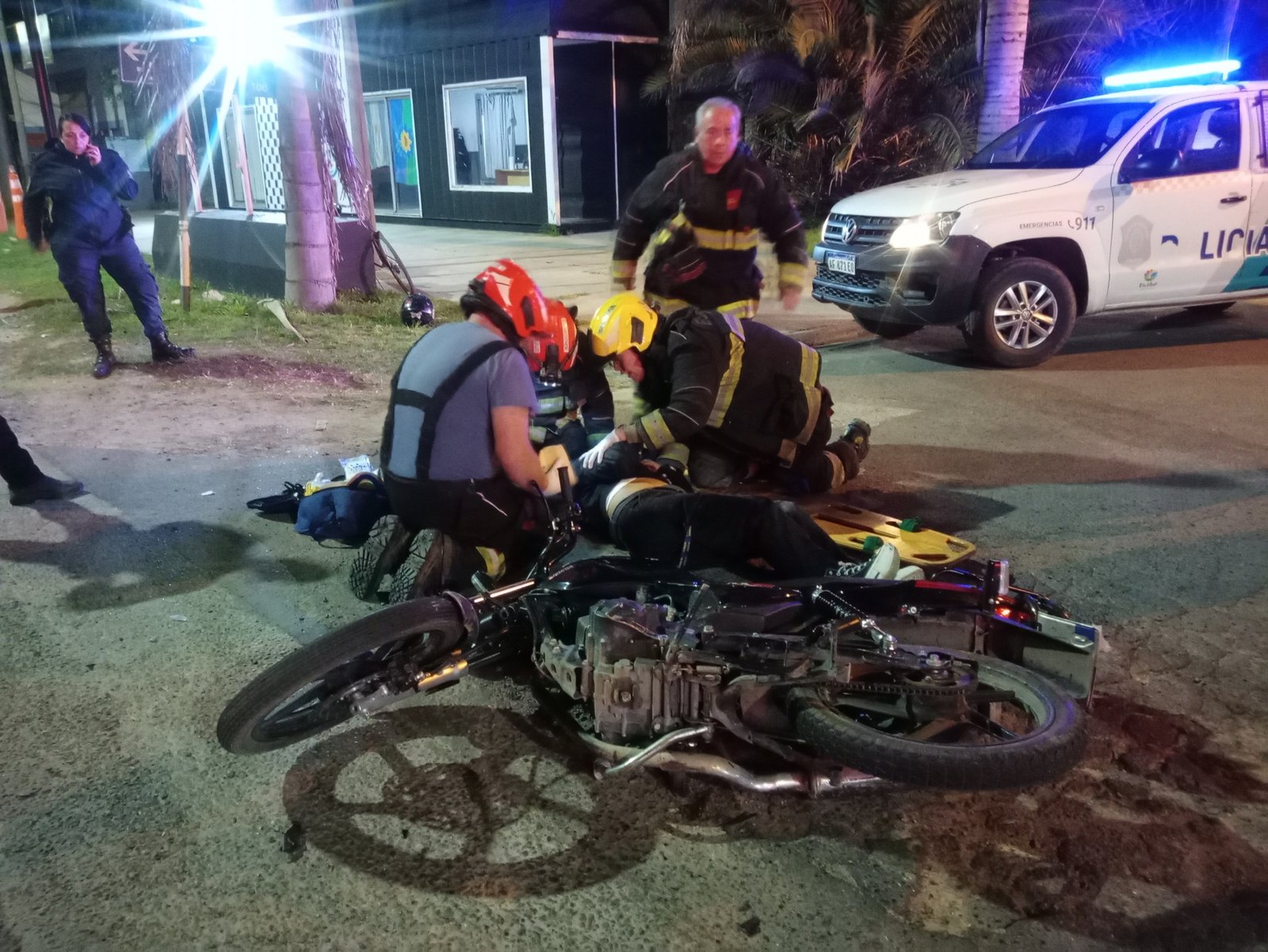 Accidente en Matheu: un herido tras colisión entre un auto y una moto