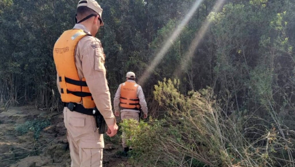 Sigue prófugo el tirador que baleó a una mujer mientras navegaba