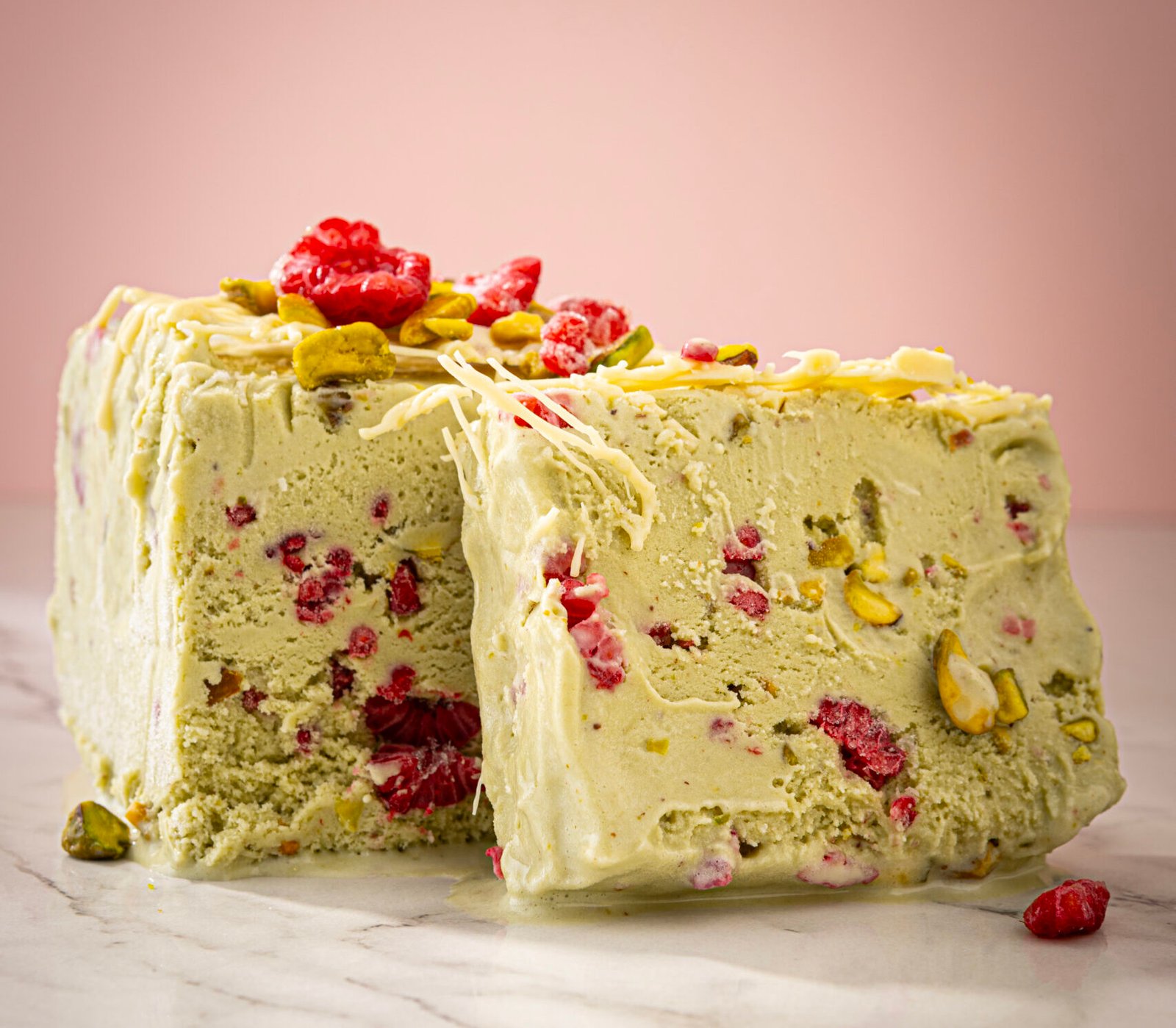 Munchi’s estrena un postre único de pistachos y frambuesas