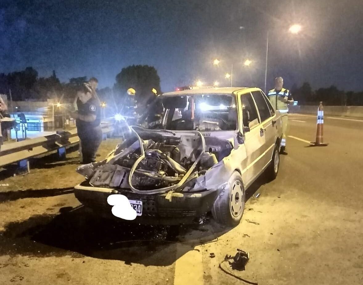 Dos heridos tras un choque entre un camión y un auto en la Panamericana